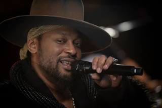 Beyoncé Pays Tribute to D’Angelo Following His Passing