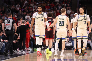NBA Roundup: Bucks Win on Giannis’ Return, Spurs Winning Streak Snapped by Jazz