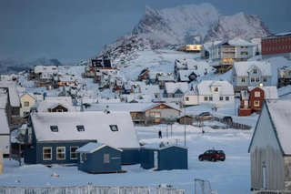 Trump Threatens New Tariffs on Countries Opposed to Greenland Takeover
