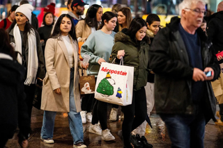 “Costs from Trump's tariffs paid almost entirely by US consumers”, NY Fed says