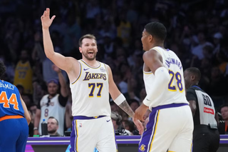 NBA roundup: Lakers storm to victory as Spurs dominate