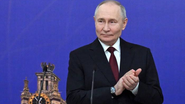Trump has stated that he has communicated with Putin and made a decision to discuss a ceasefire in Ukraine.