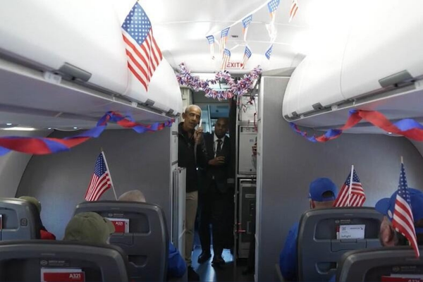 Barack Obama Surprises Korean and Vietnam War Veterans on Honor Flight to Washington
