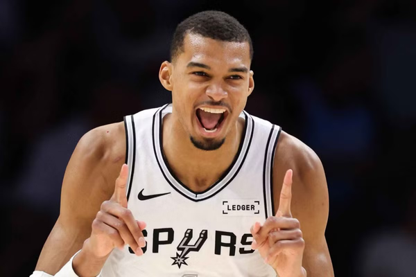 NBA roundup: Victor Wembanyama leads Spurs past Warriors for 10th successive victory